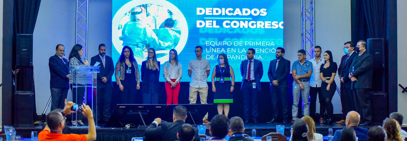 Equipo de primera línea durante la atención de la pandemia.